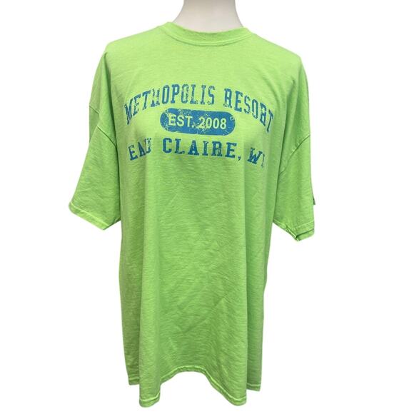 Metropolis Resort Eau Claire WI Mens 2XL Short Sleeve PolyCotton Tee Shirt - Picture 1 of 5